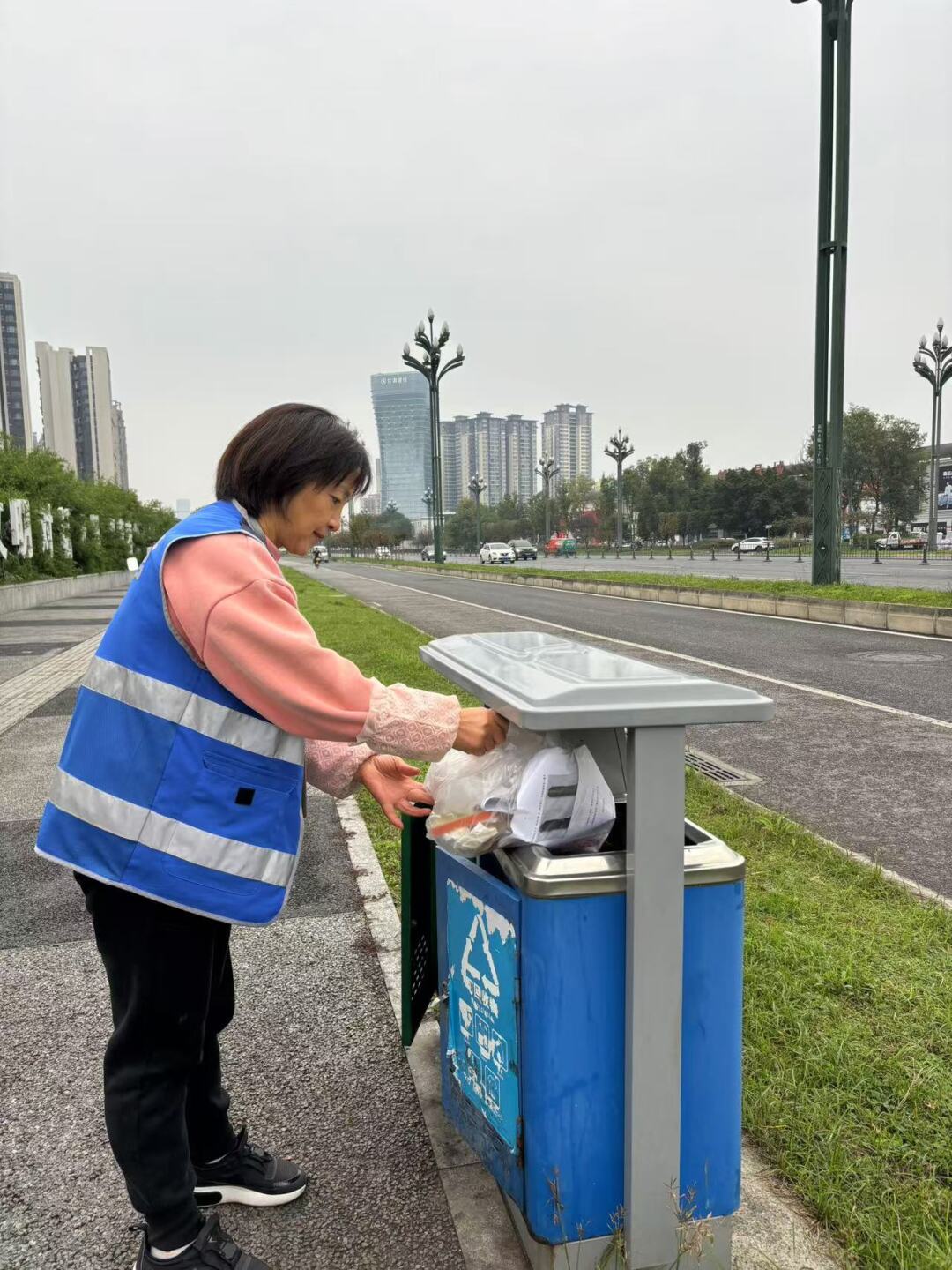 加強重點(diǎn)街道巡查上報，提升城市管理水平