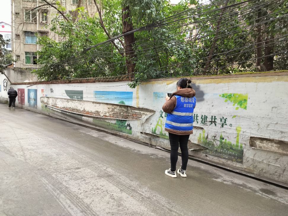 智慧城管助力城市“顏值”提升，臨街廣告安全隱患無(wú)處遁形